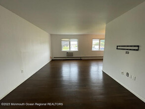 39 Manchester Ct in Freehold, NJ - Building Photo - Building Photo