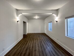 3958 W 27th St in Los Angeles, CA - Building Photo - Building Photo