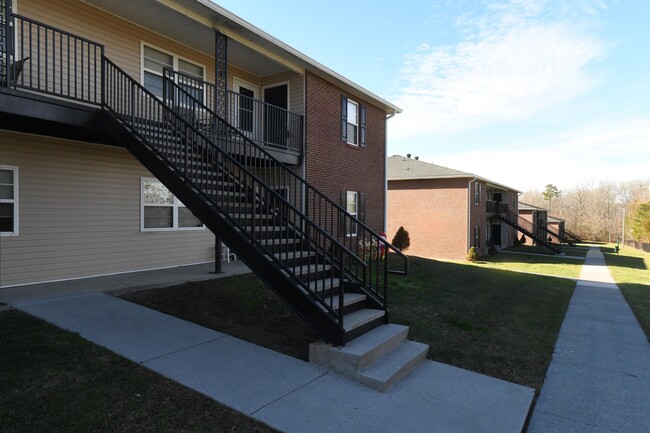 The Elena Apartment Homes in Newport, TN - Foto de edificio - Building Photo