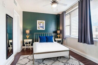 925 Common St in New Orleans, LA - Building Photo - Building Photo