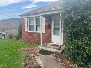 235 Carson Ln in Bristol, TN - Building Photo - Building Photo