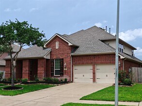 5551 Twin Rivers Ln in Sugar Land, TX - Building Photo - Building Photo