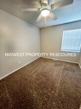 915 NW Colbern Rd in Lee's Summit, MO - Building Photo - Building Photo