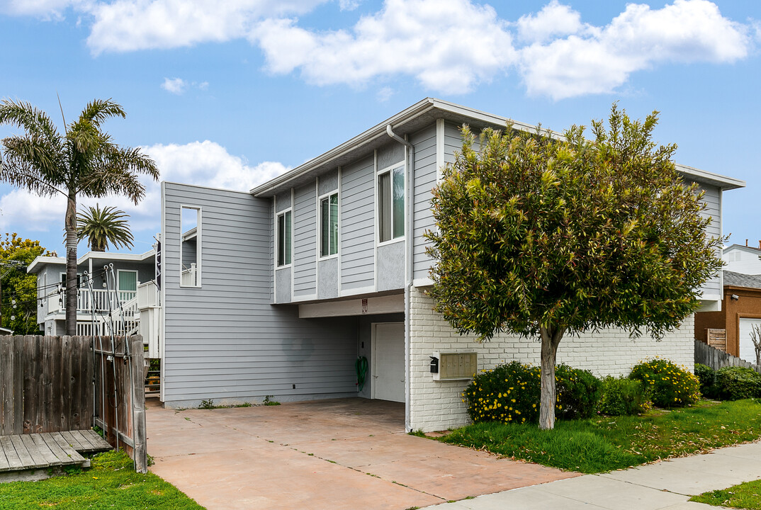 405 7th St in Huntington Beach, CA - Building Photo