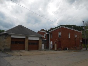 735-739 N Warren Ave in Apollo, PA - Building Photo - Building Photo