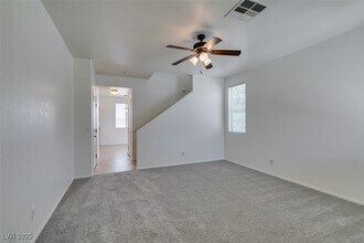 1154 Village Crossing Lane in Las Vegas, NV - Building Photo - Building Photo