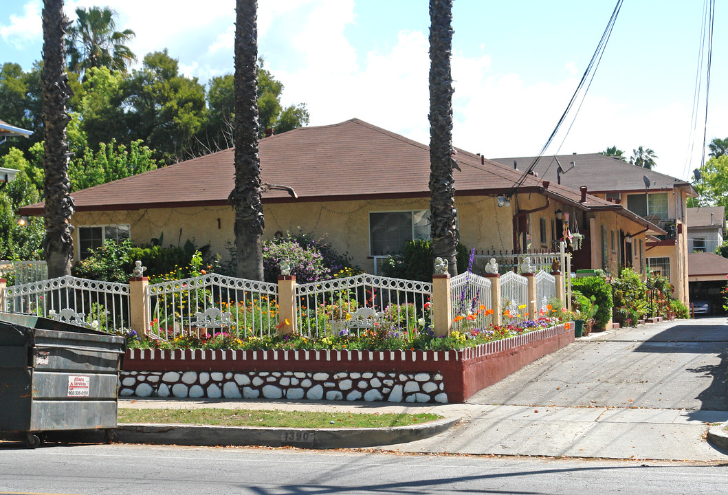 1384 Los Robles Ave in Pasadena, CA - Building Photo