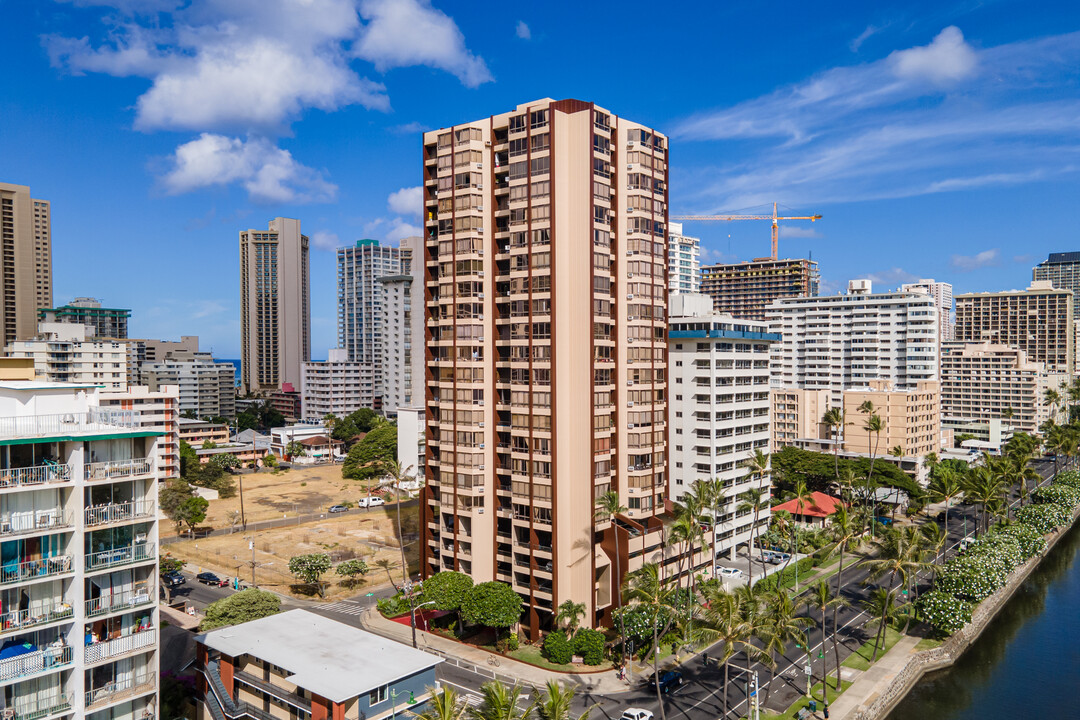 Monte Vista in Honolulu, HI - Building Photo