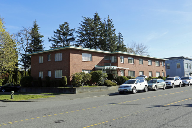 Admiral Crest Apartments in Seattle, WA - Building Photo - Building Photo