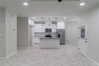 14 N Crown Point in Pharr, TX - Building Photo - Building Photo