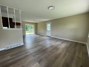 10 Milfred Dr in Bowling Green, MO - Building Photo - Building Photo