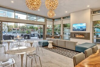 Century Towers in San Jose, CA - Foto de edificio - Building Photo