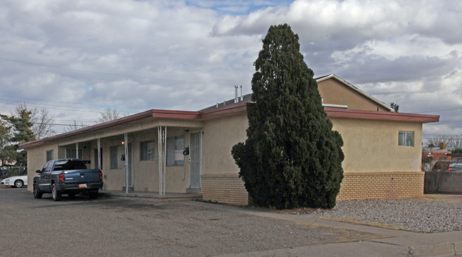 1030 Palomas Dr SE in Albuquerque, NM - Foto de edificio - Building Photo