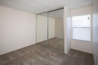 Dominguez Way Apartments in El Cajon, CA - Foto de edificio - Building Photo