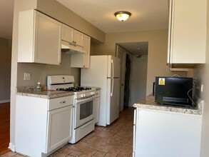 283 Alpine Dr E in Glendale Heights, IL - Building Photo - Building Photo