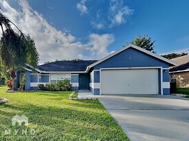 2617 Hawthorne Ln in Kissimmee, FL - Building Photo