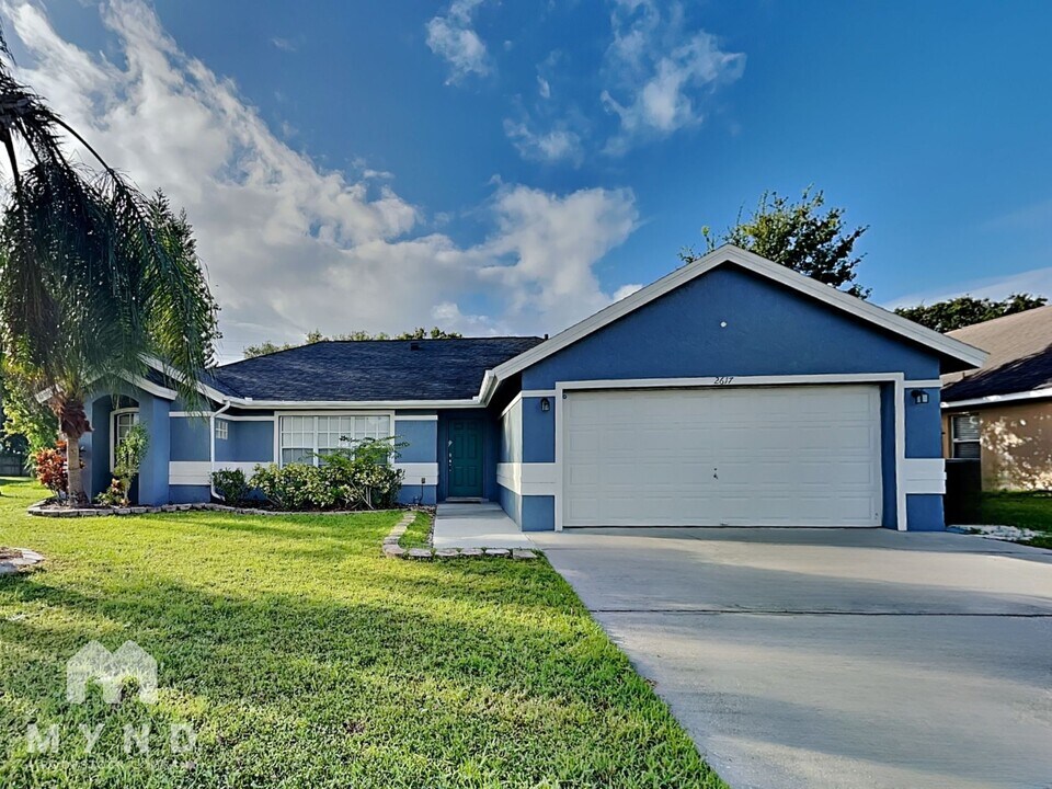 2617 Hawthorne Ln in Kissimmee, FL - Building Photo
