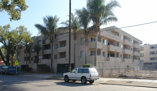 Excelsior Apartments in Santa Ana, CA - Foto de edificio - Building Photo