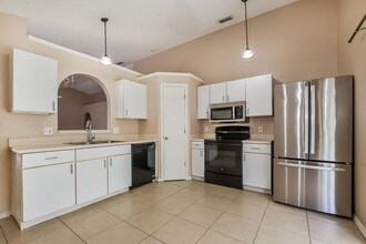 331 Placid Lake Dr in Sanford, FL - Building Photo - Building Photo