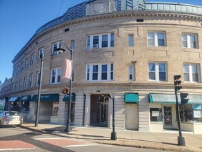 738 Washington St in Norwood, MA - Foto de edificio - Building Photo