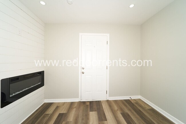 1329 E Market St-Unit -Unit 7 in Indianapolis, IN - Building Photo - Building Photo