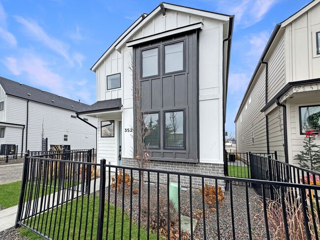 property at 3526 W Anderson St