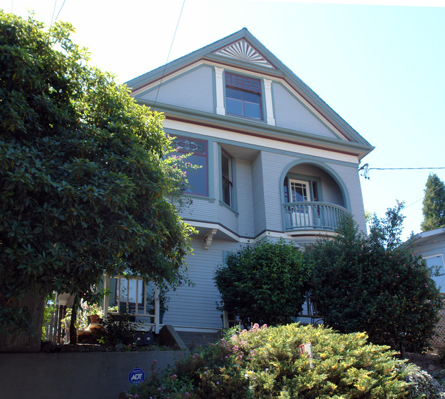 66 Terrace Ave in Richmond, CA - Building Photo - Building Photo