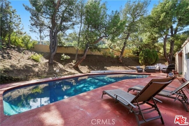 property at 2925 Dona Susana Dr