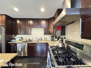 907 N Damen Ave, Unit J09W in Chicago, IL - Foto de edificio - Building Photo