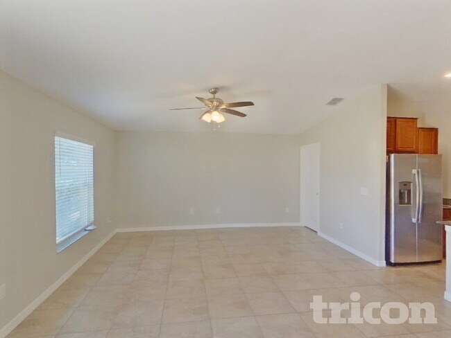 1616 Broad Winged Hawk Dr in Ruskin, FL - Building Photo - Building Photo