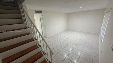 2611 NW 47th Ln in Lauderdale Lakes, FL - Building Photo - Building Photo