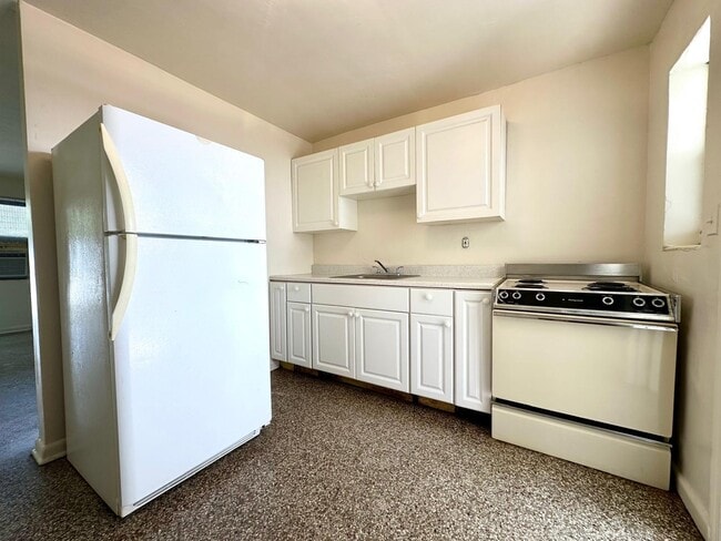 5712 Pinewood Ave in West Palm Beach, FL - Building Photo - Building Photo