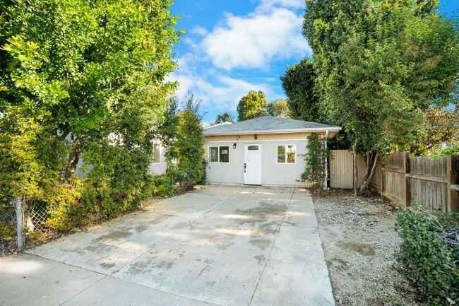 7118 1/2 Sunny Brae Ave in Los Angeles, CA - Building Photo - Building Photo