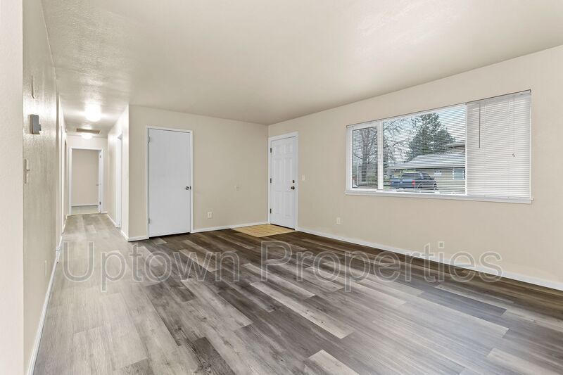 17358 SW Merlo Rd in Aloha, OR - Building Photo