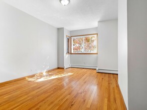 156 Lexington St, Unit 1 in Boston, MA - Building Photo - Building Photo