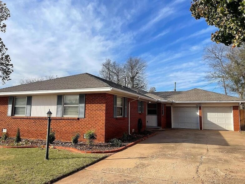 2430 NW 43rd Cir in Oklahoma City, OK - Building Photo