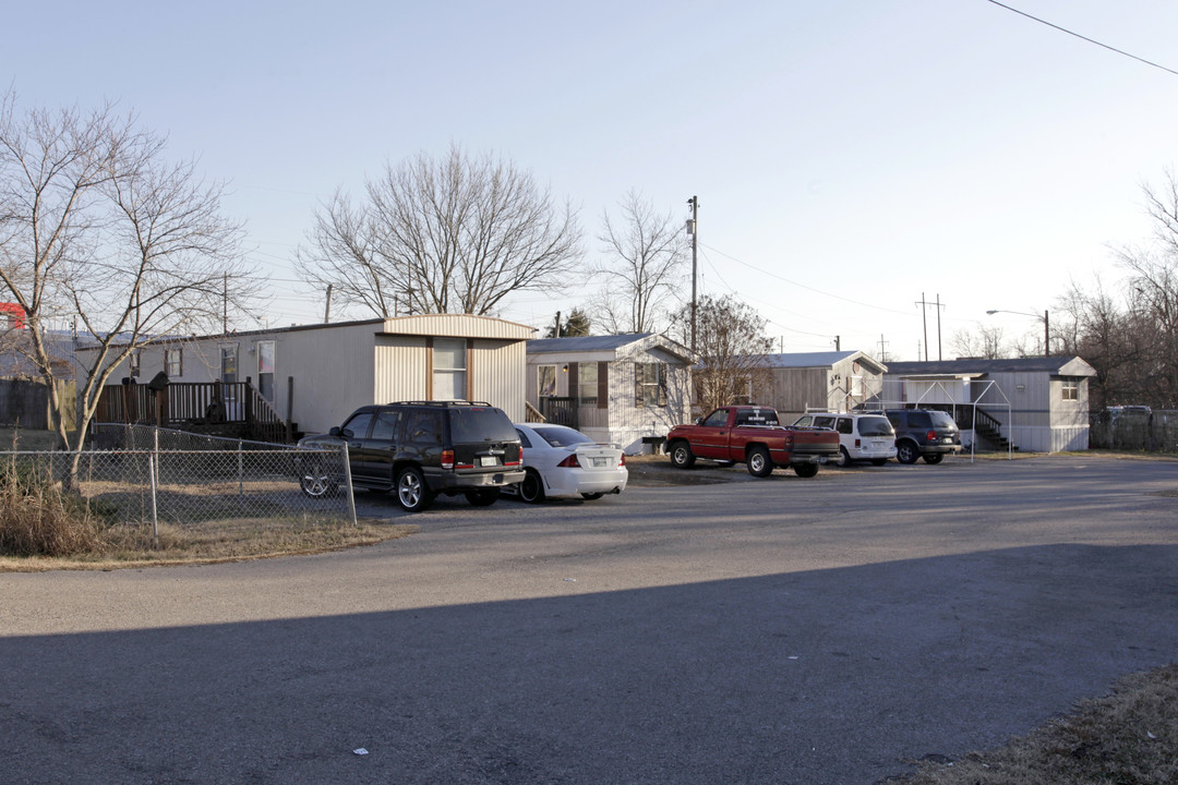 130 W Monticello Ave in Madison, TN - Building Photo