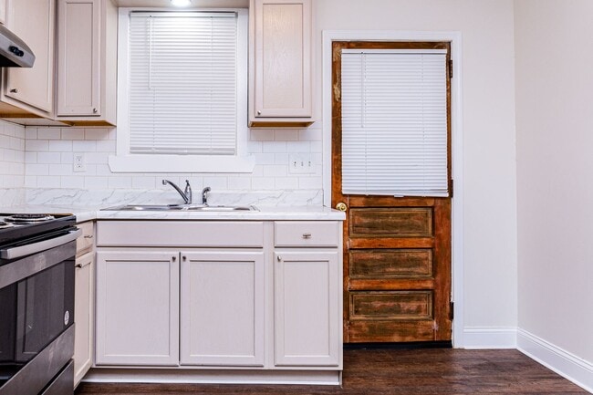 4325 Bristol Rd SW in Roanoke, VA - Building Photo - Building Photo