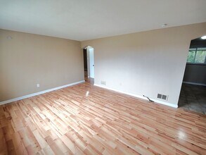 2228 Glenbury St in Pittsburgh, PA - Building Photo - Building Photo