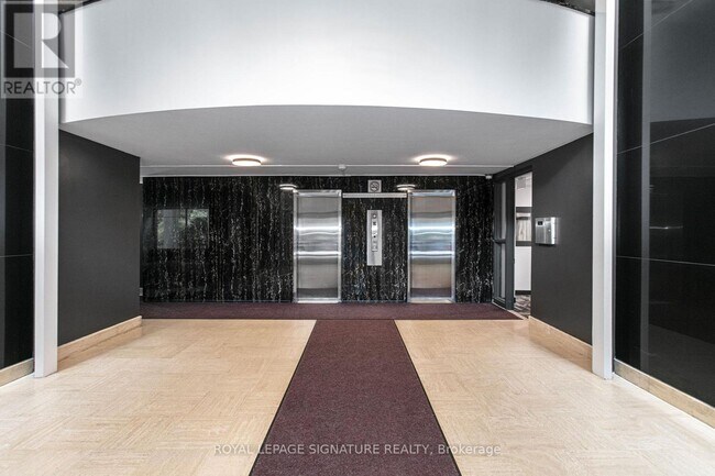 10-110 Shallmar Blvd in Toronto, ON - Building Photo - Building Photo