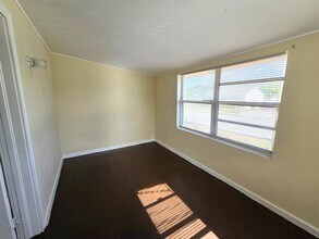 4341 Pinewood Ave in West Palm Beach, FL - Building Photo - Building Photo