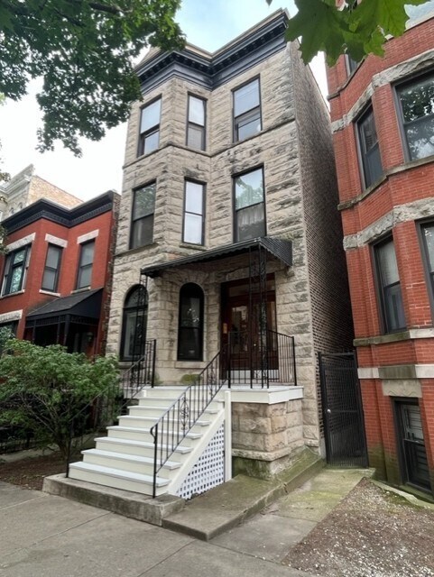 property at 909 W Newport Ave