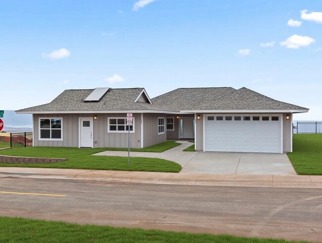 21 Oliona St in Makawao, HI - Building Photo - Building Photo