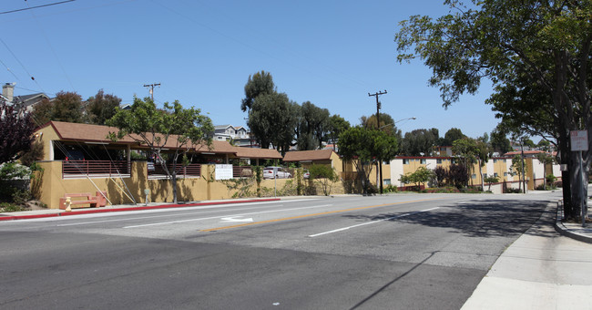 Aviation Townhomes in Redondo Beach, CA - Building Photo - Building Photo