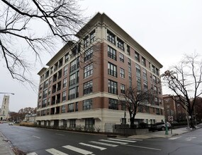 Dumbarton Place in Washington, DC - Foto de edificio - Building Photo