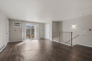 21 Fountain Cir in Fond du Lac, WI - Building Photo