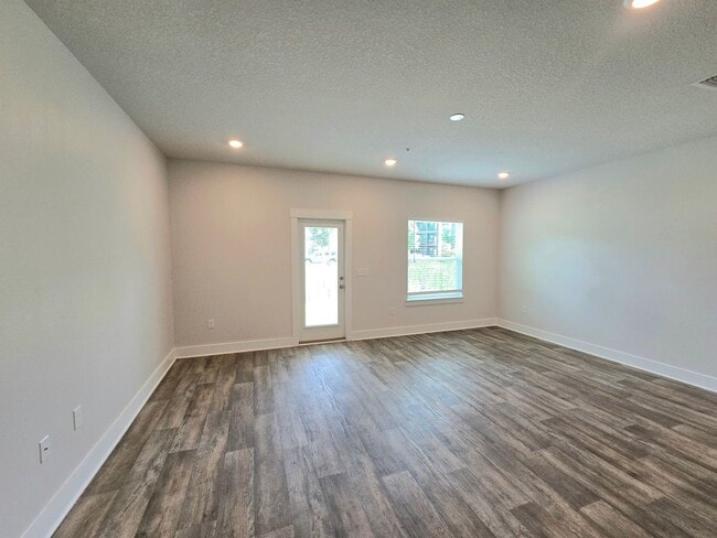 1526 Farragut Way in Pensacola, FL - Foto de edificio - Building Photo