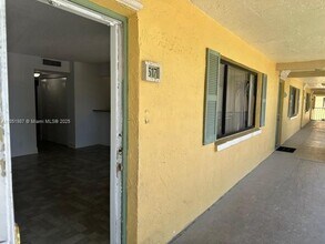 517 Meadows Cir in Boynton Beach, FL - Building Photo - Building Photo