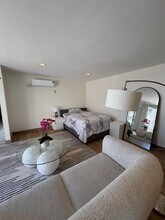 470 S Hamel Rd in Los Angeles, CA - Building Photo - Building Photo