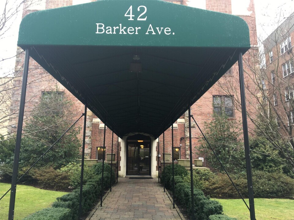 42 Barker Ave in White Plains, NY - Building Photo